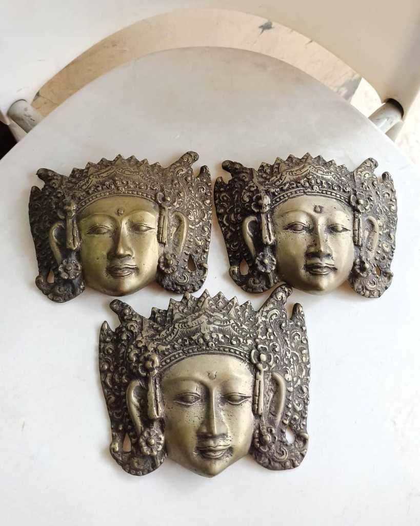 Hiasan dinding motif bali