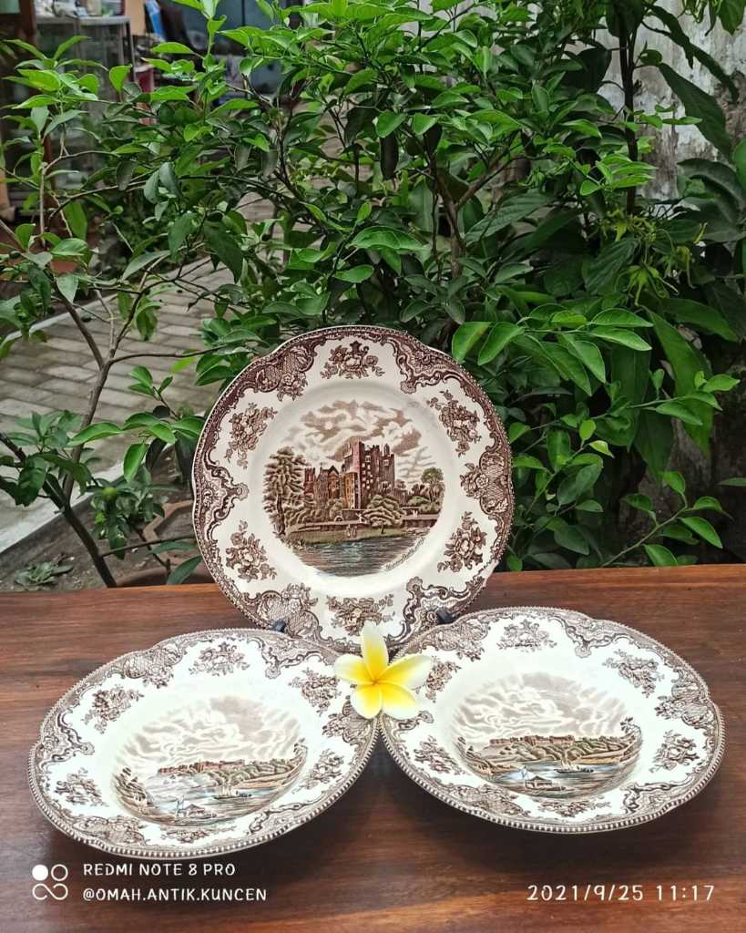 Piring Keramik Antik Eropa