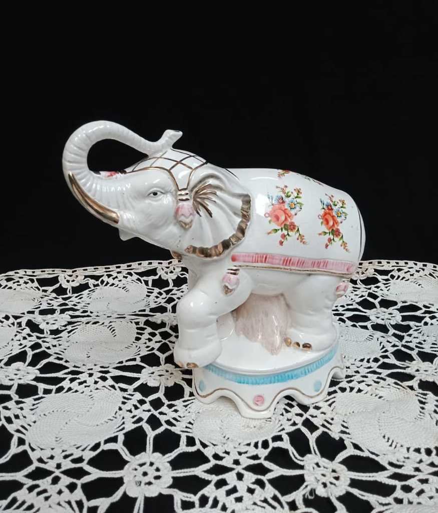 Patung Keramik Vintage