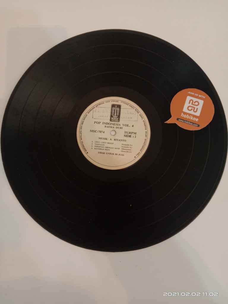 Piringan Hitam Rafika Duri