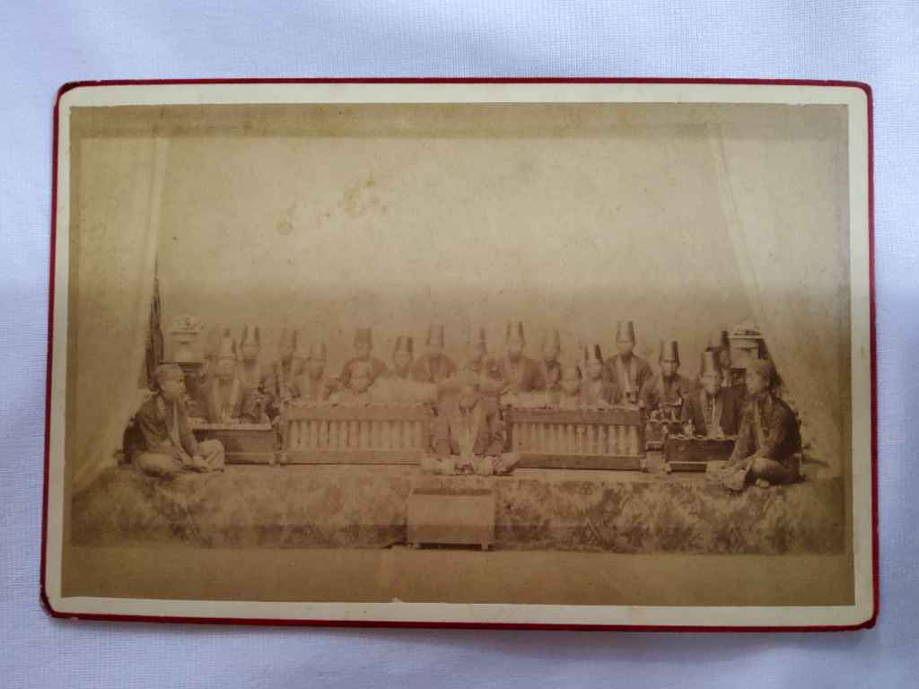 Foto antik / Foto kuno; estimasi tahun 1900-an awal; ukuran 16,5cm x 10,5cm