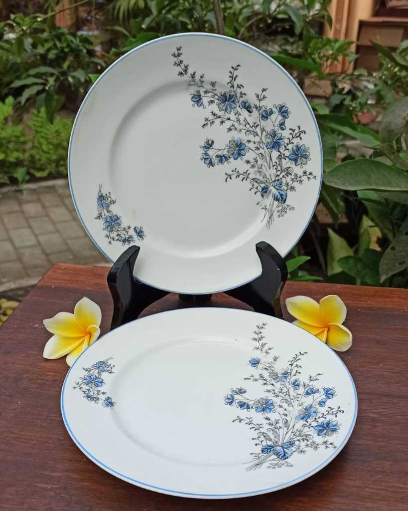 Piring Keramik Vintage