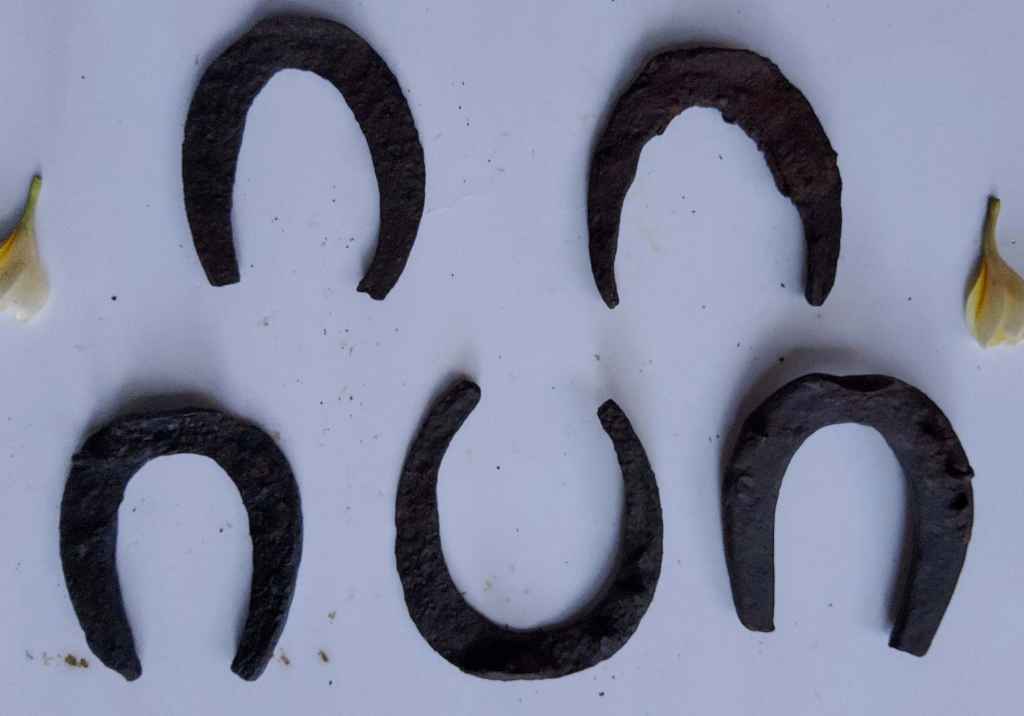 Tapal Kuda   Barang Temuan Era Kabudhan (Hindu Budha) BT 0005