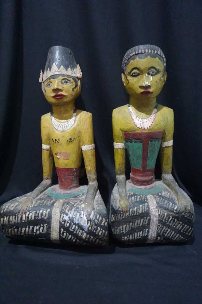 Patung Kayu Jati Loroblonyo