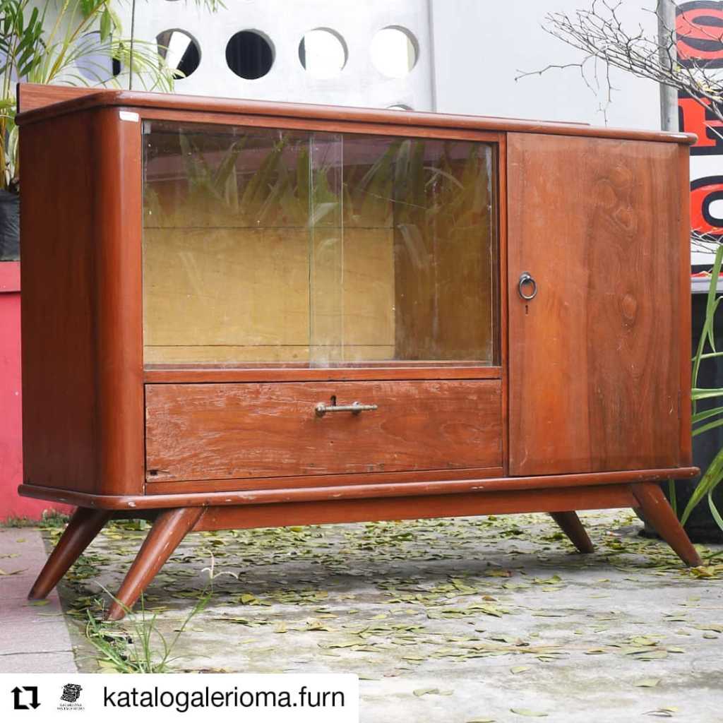 Buffet Jengki Jati. Asli kuno, bukan repro.