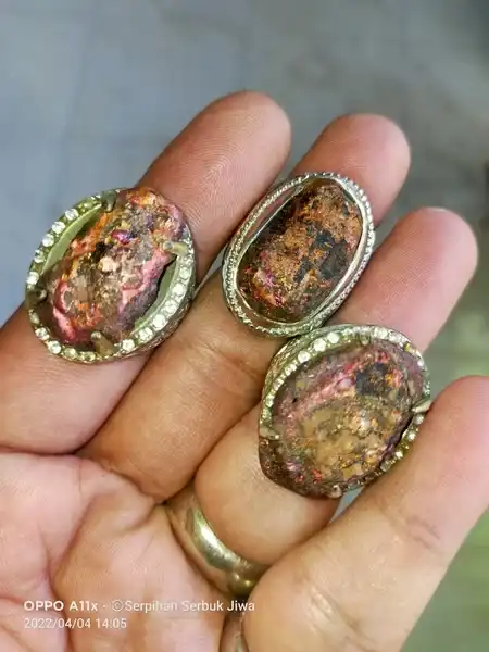 Umpak mataram Serat emas