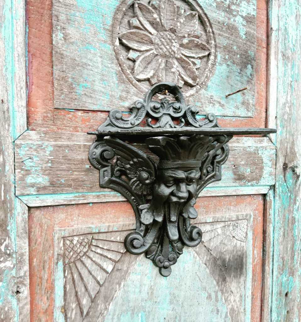 Stan Pot dinding. motif eropa.Bahan besi babet