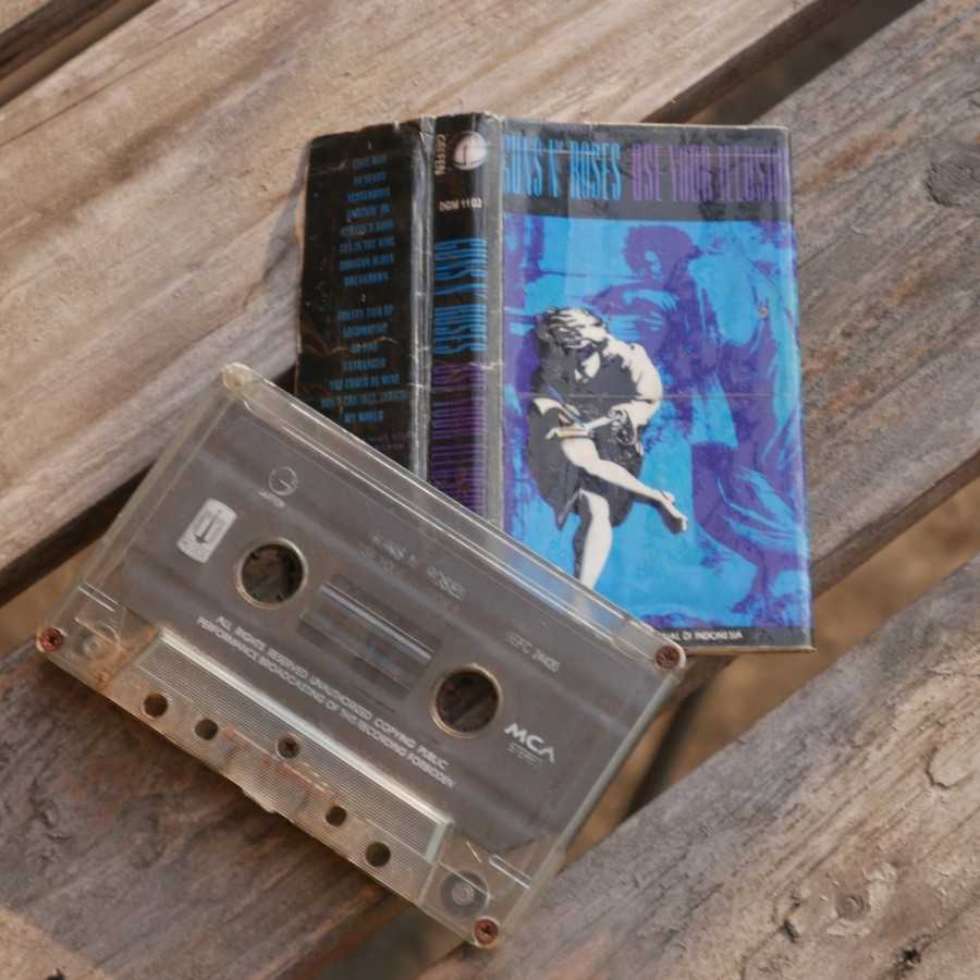 Kaset Pita Gune And Roses album Use Your Illusion 2