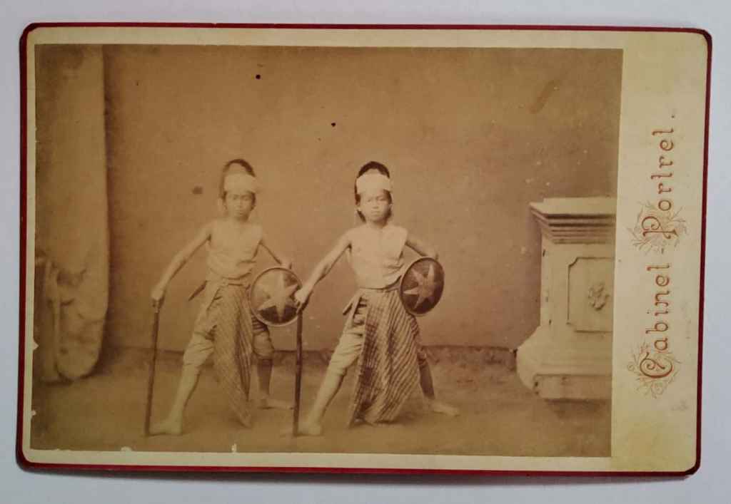 Foto Antik / Foto Kuno ; estimasi tahun 1870-an; ukuran 10cm x 14cm (kecil 0036)