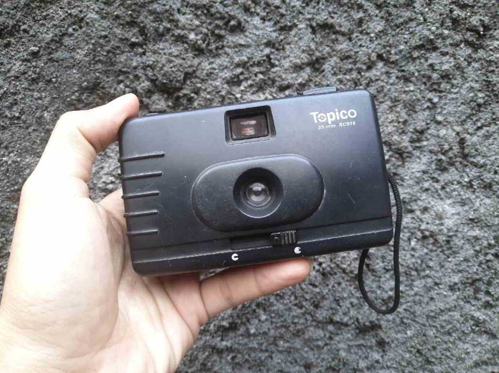 kamera analog antik pocket topico