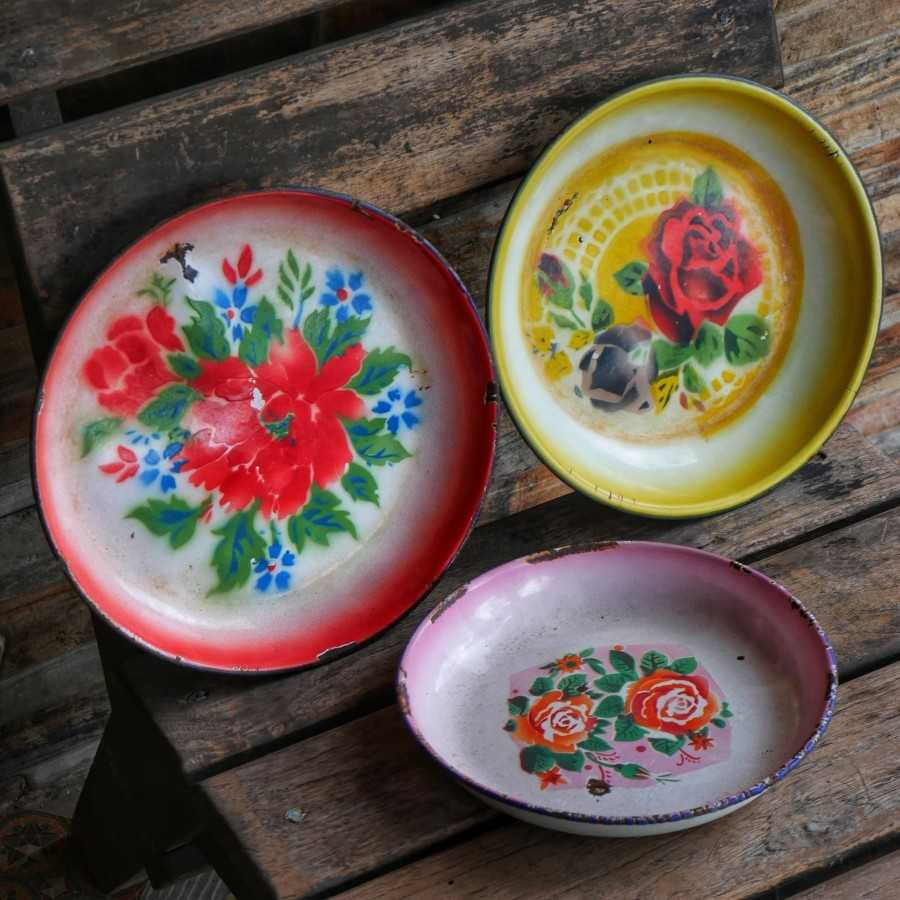 Nampan Enamel Vintage