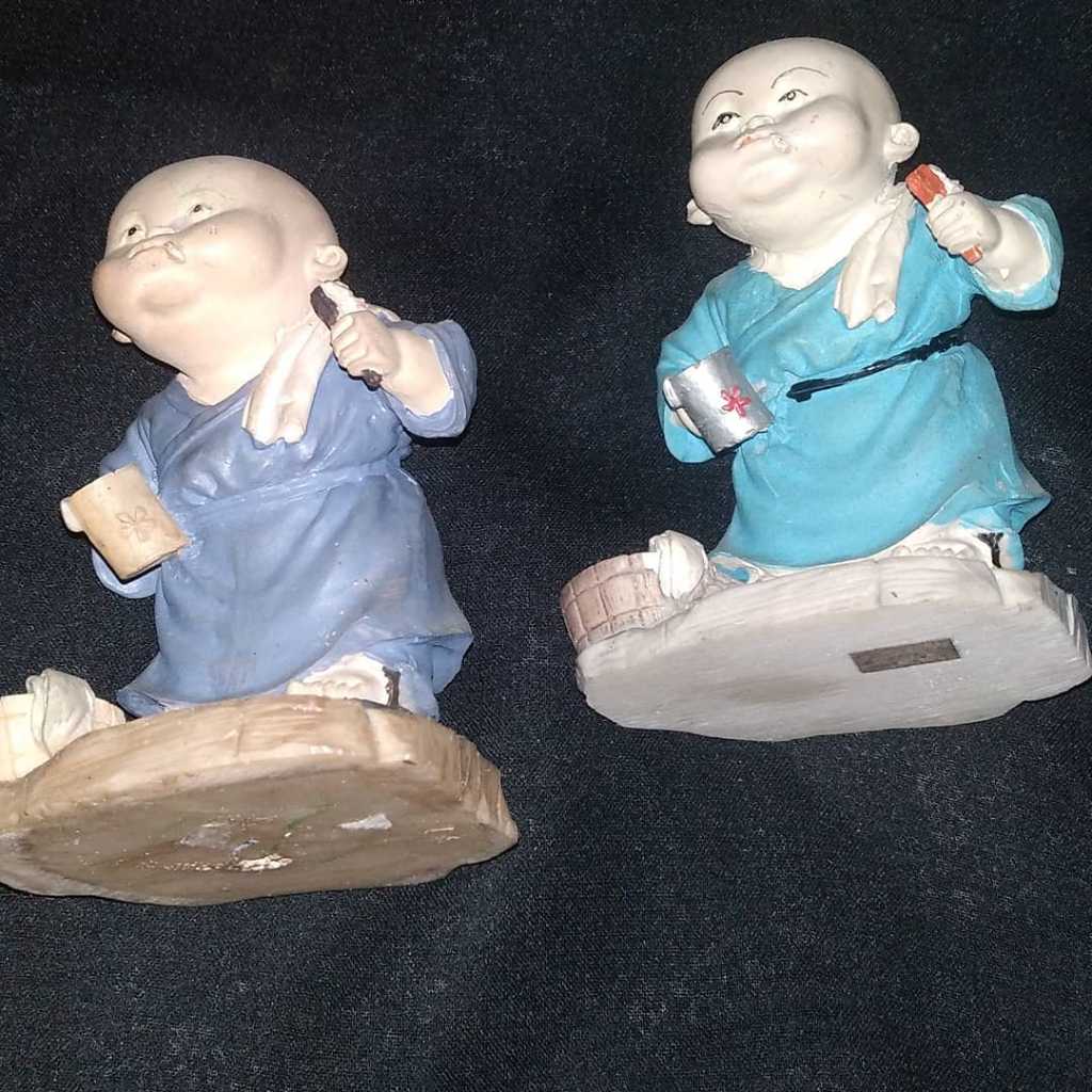 Patung rising vintage