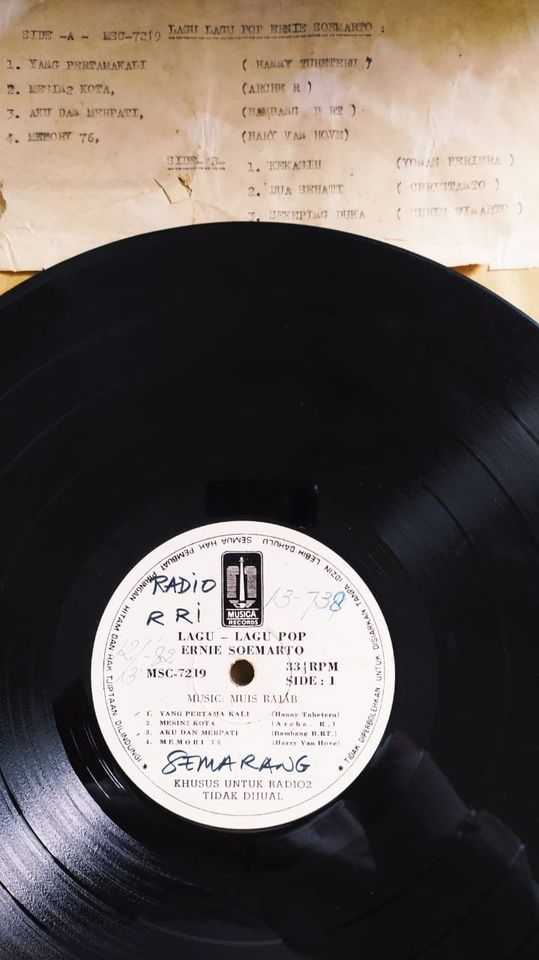 Piringan Hitam Lagu - Lagu Pop - Ernie Soemarto