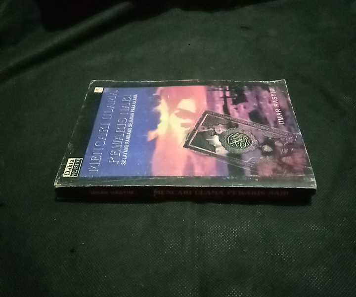 Buku MENCARI ULAMA PEWARIS NABI - Selayang Pandang Sejarah Para Ulama - Oleh Umar Hasyim - Terbitan Fakta & Bi - Tahun 1979