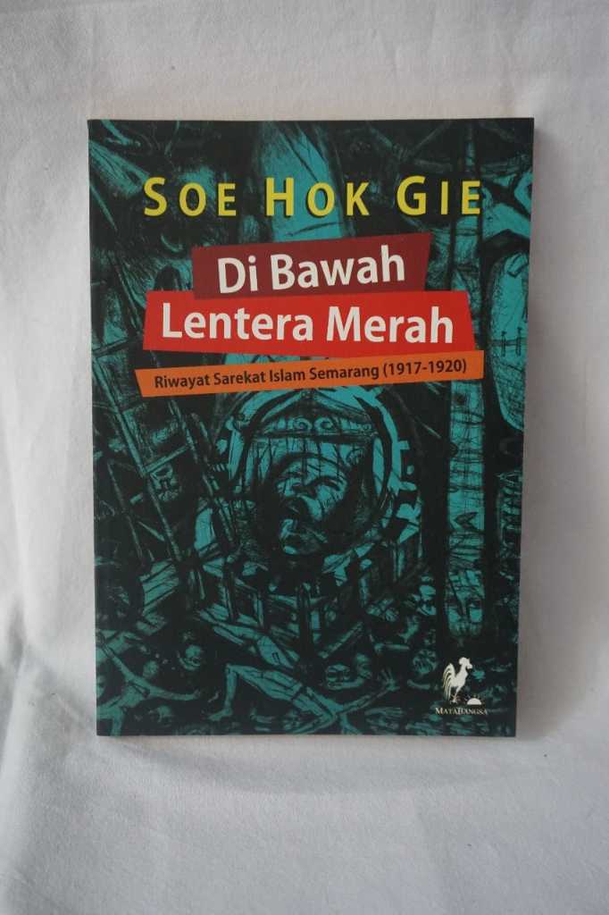 Buku dibawah lentera merah