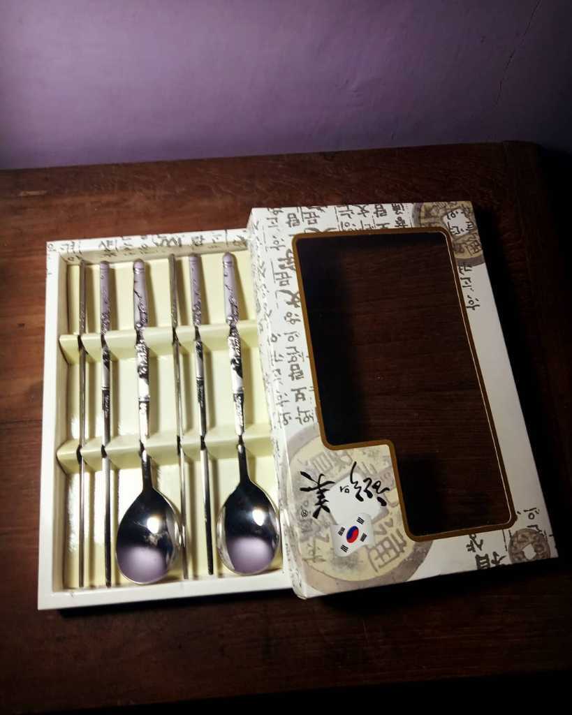 Souvenir "Korea", sendok & sumpit. Asli dari Korea.