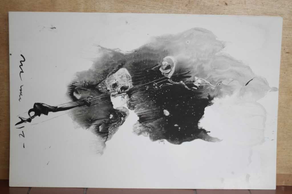 Lukisan tinta diatas kertas ( Kekayon )