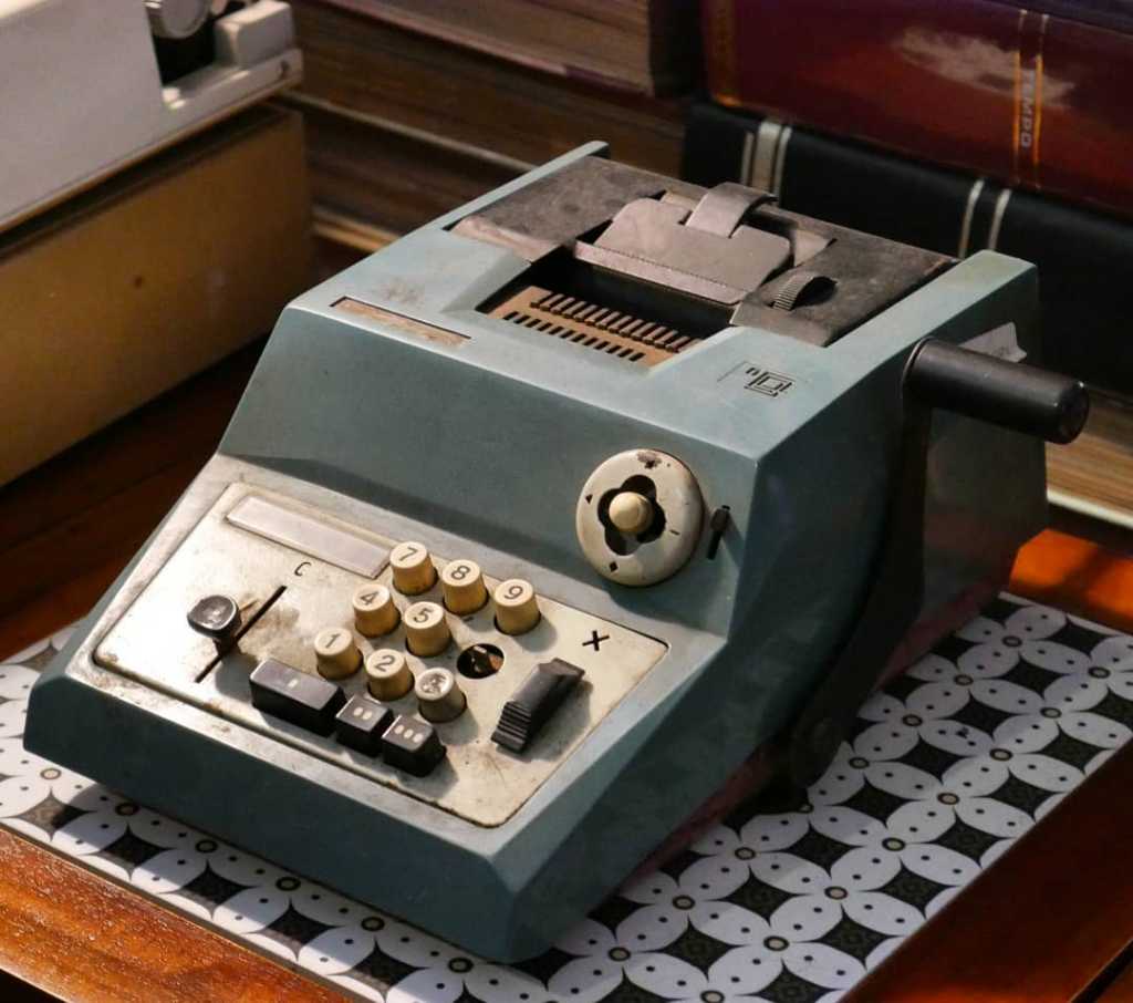 Mesin Hitung Manual Olivetti Kalkulator sebelum era 70an