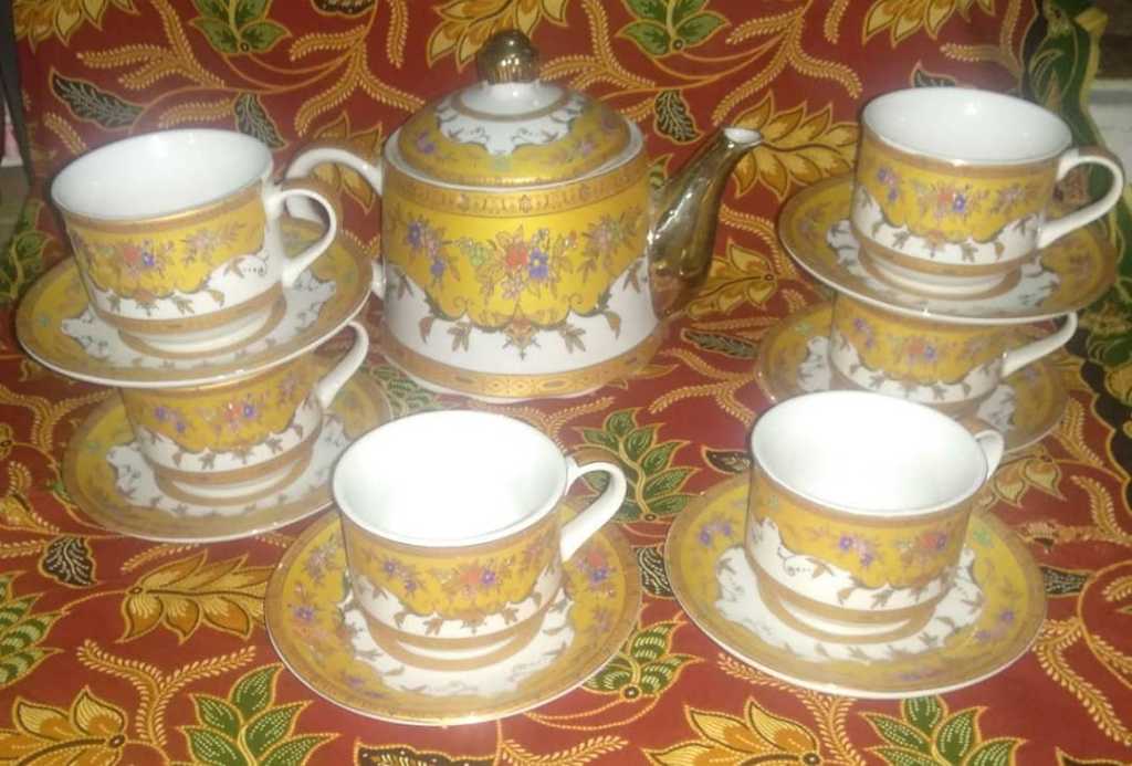 Set bistro slep emas