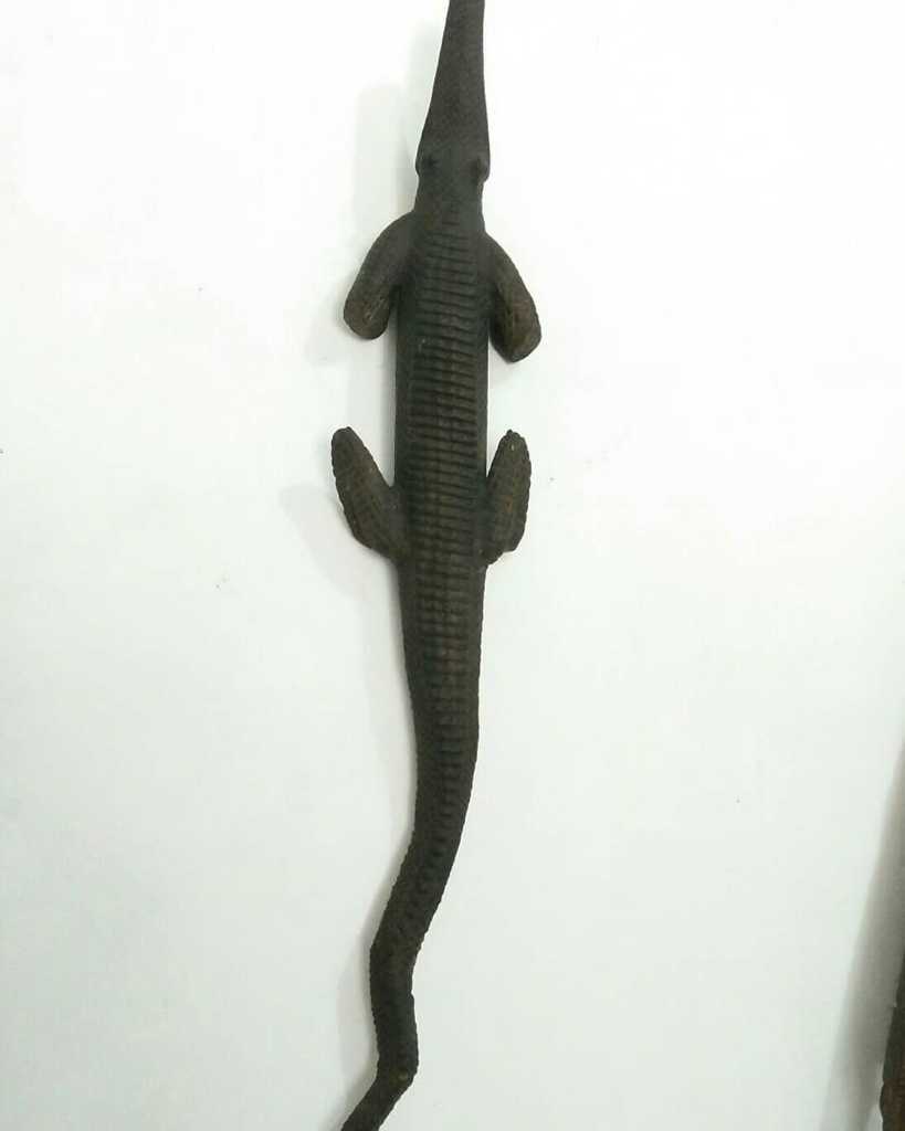 Ukiran Buaya Bahan Kayu