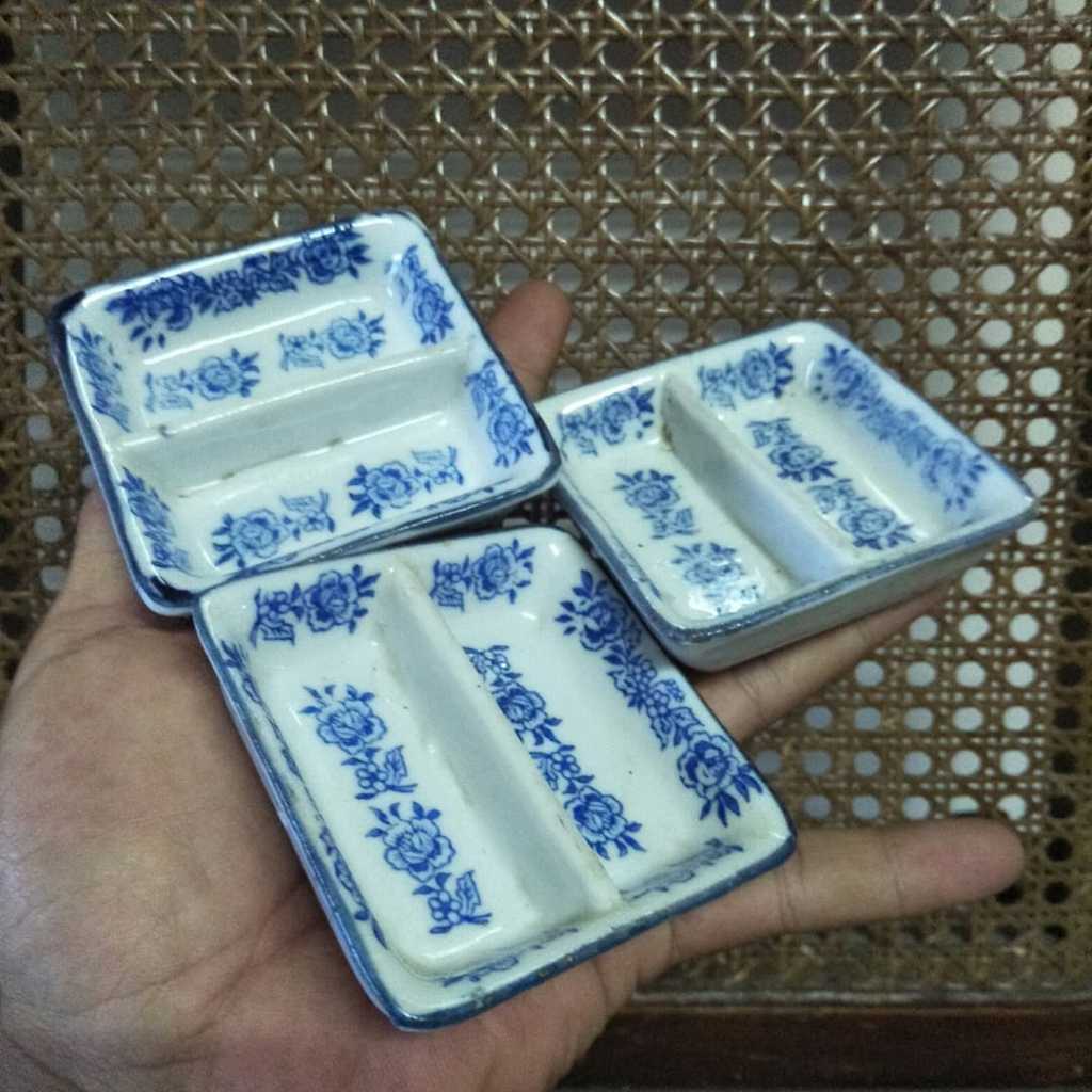 Tempat sambal porcelen dimater  5x 5 cm  Berat kurang dari 1 kg