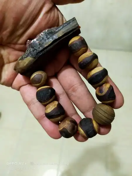 Gelang umpak MATARAM DIATAS TAHTA PAJANG