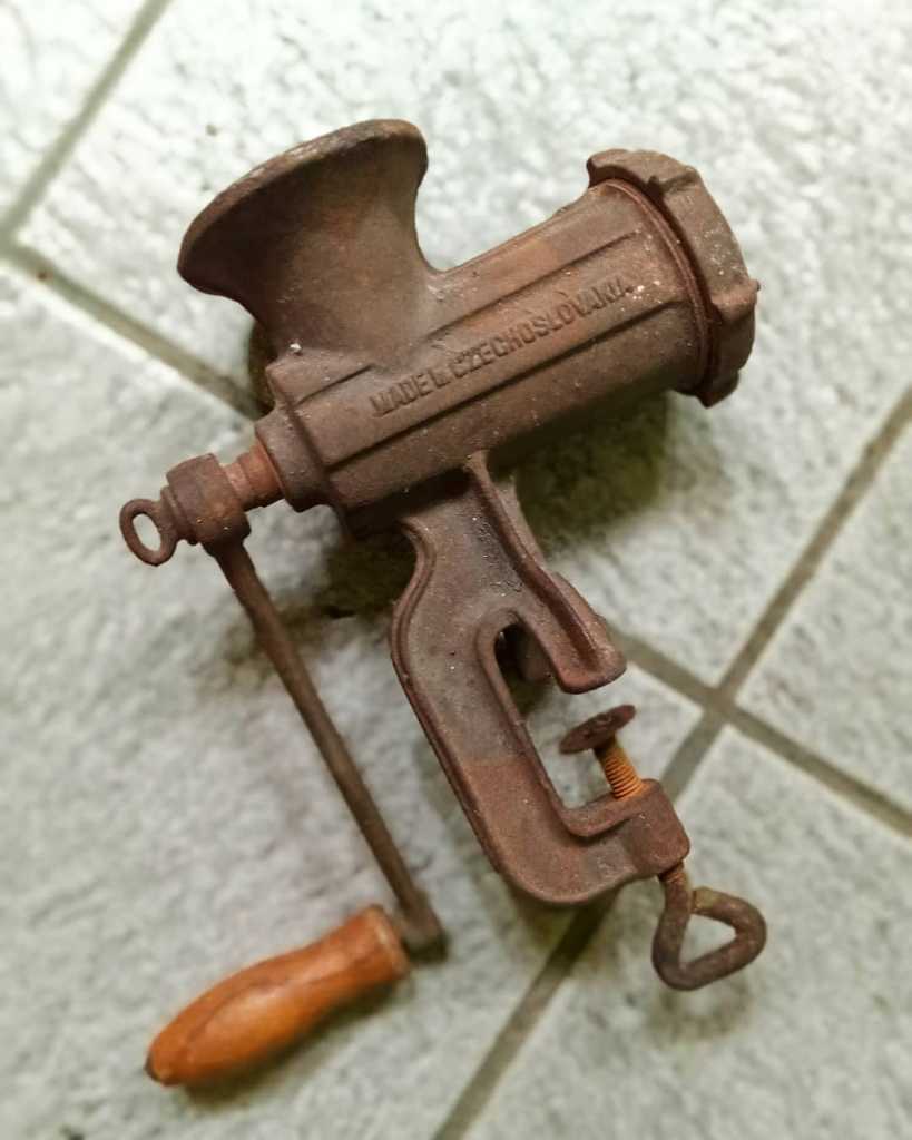 Gilingan daging Made in Czechoslovakia