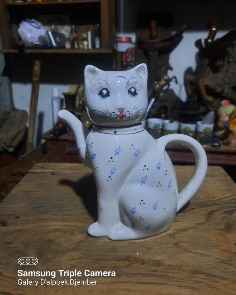 Patung Keramik Vintage