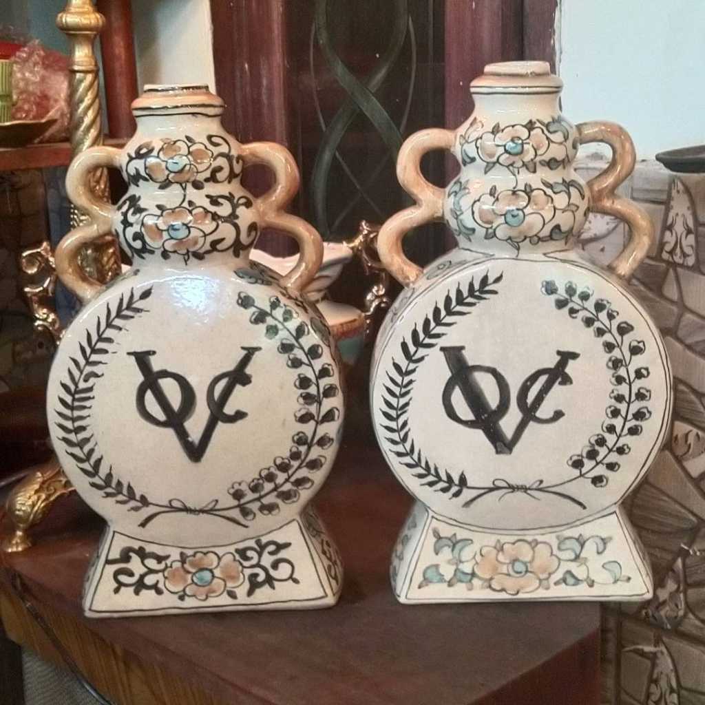 Sepasang Keramik VOC Lawasan tua