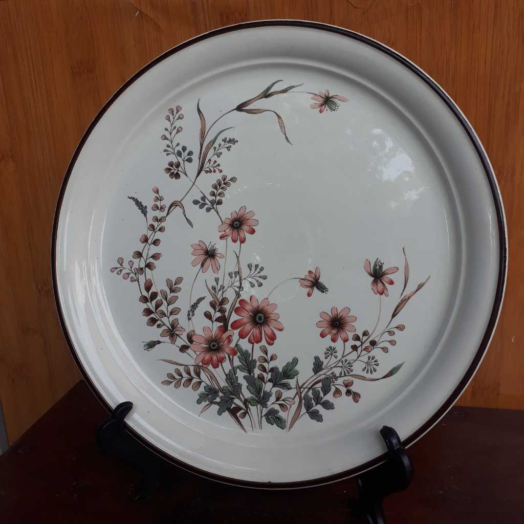 Piring Keramik Vintage Eropa