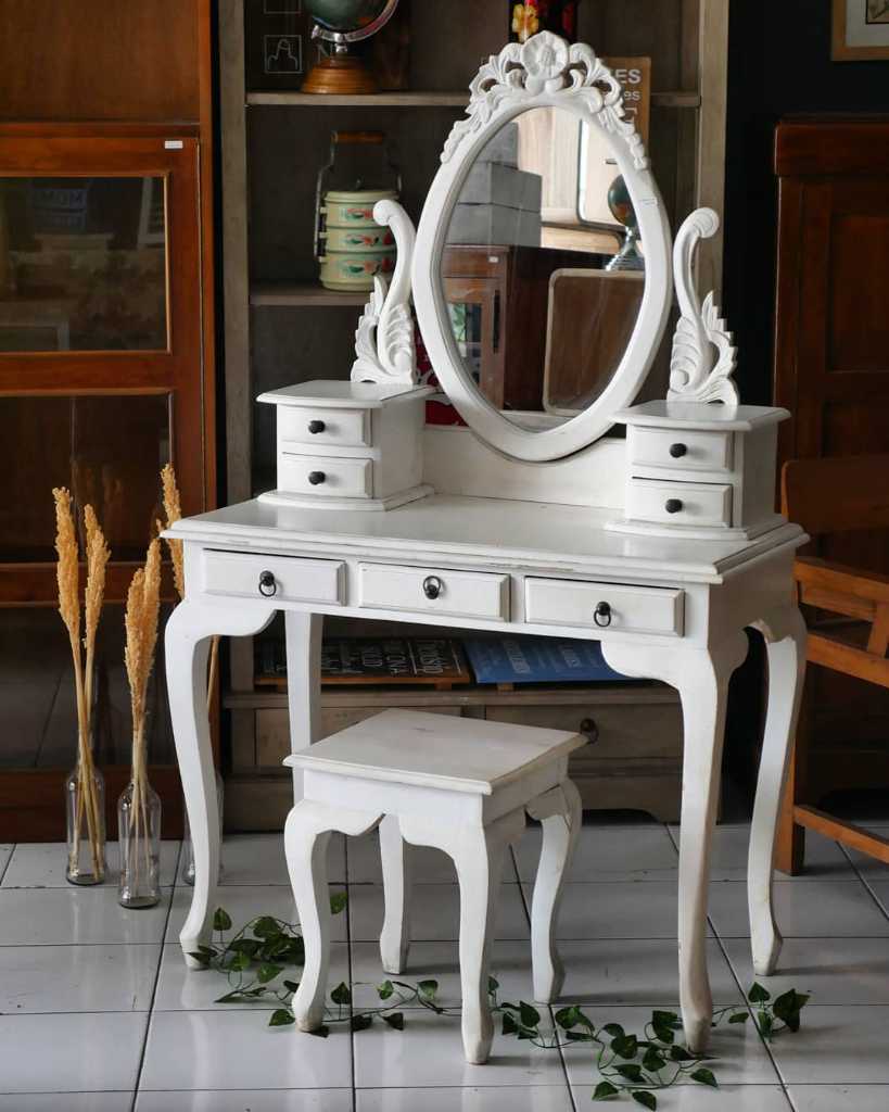 Meja rias Shabby