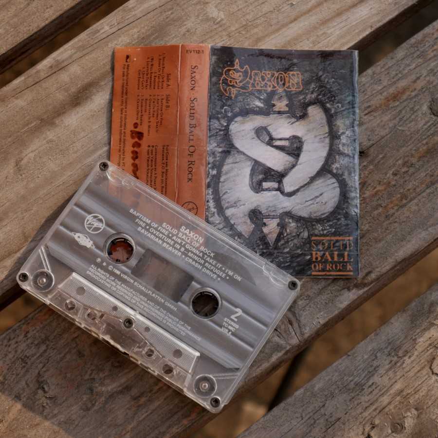 Kaset Pita Saxon album Solid Ball of Rock