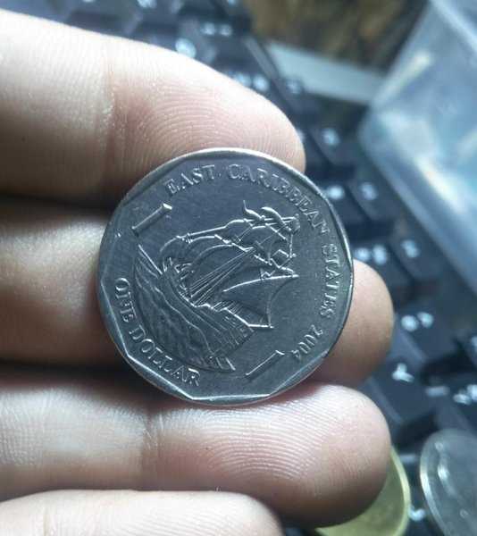 A 1753 Koin Queen Elizabeth I Dollar East Caribbran 2004 Bekas Pakai Kondisi Sesuai Gambar