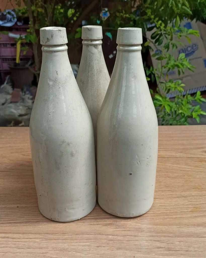 Botol Keramik Eropa Antik