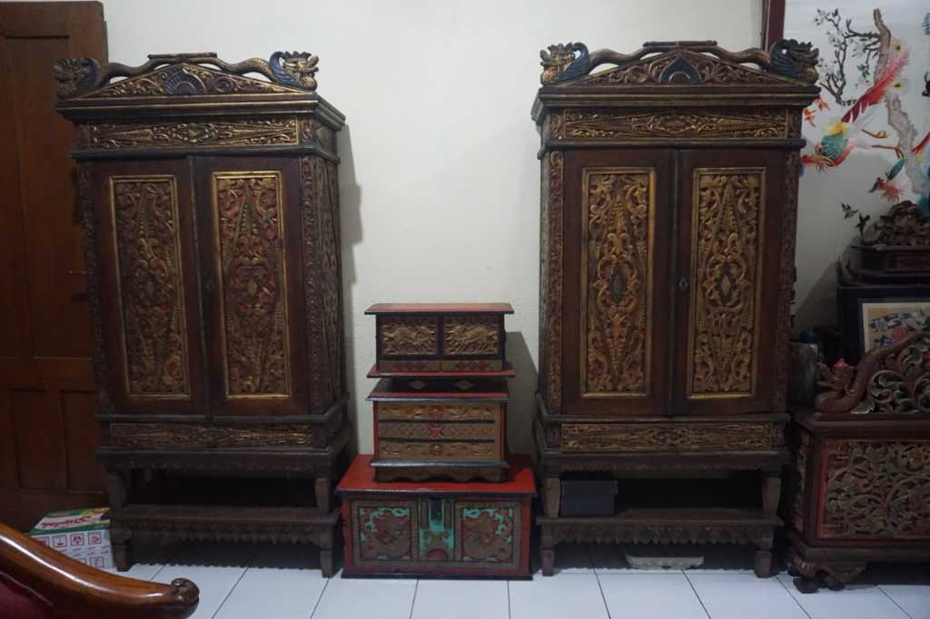 Almari Serenan 1 Pasang