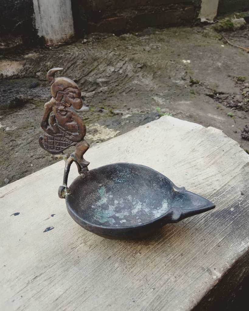 Lampu Minyak Primitif Blencong Gareng