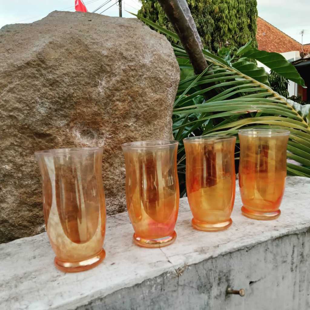 Gelas lawasan.warna oren.kondisi utuh mulus.