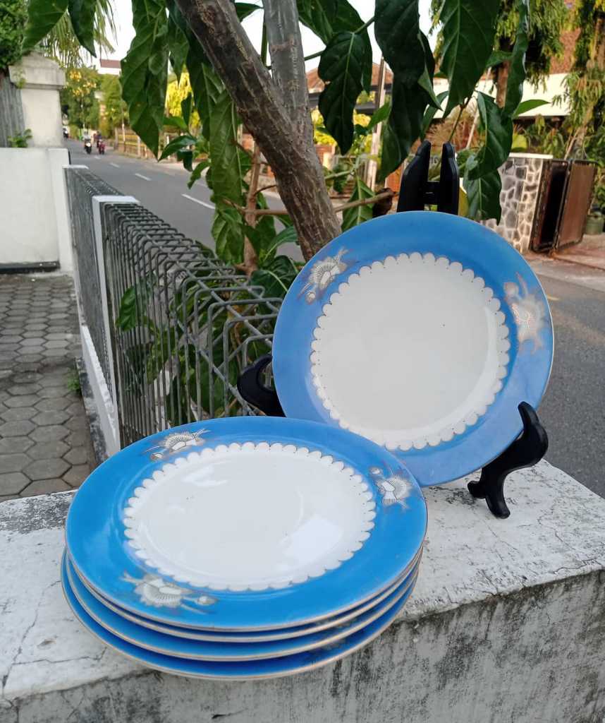 Piring Keramik Vintage