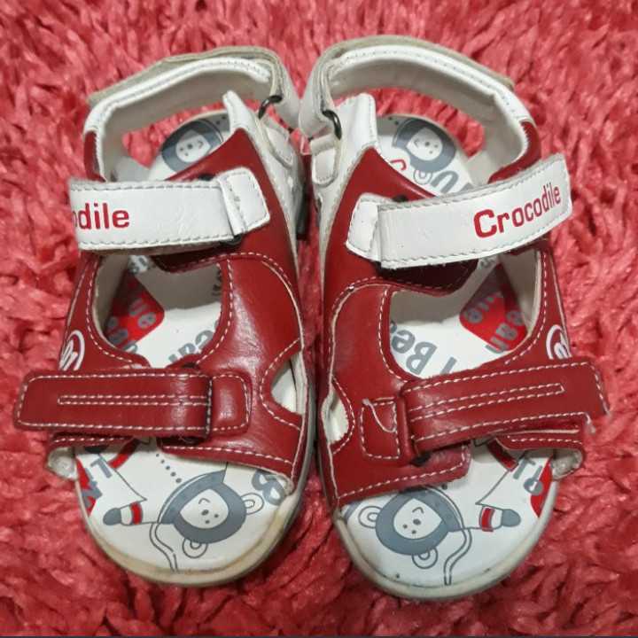 Sepatu anak laki laki ukuran 25 Merk Crocodile