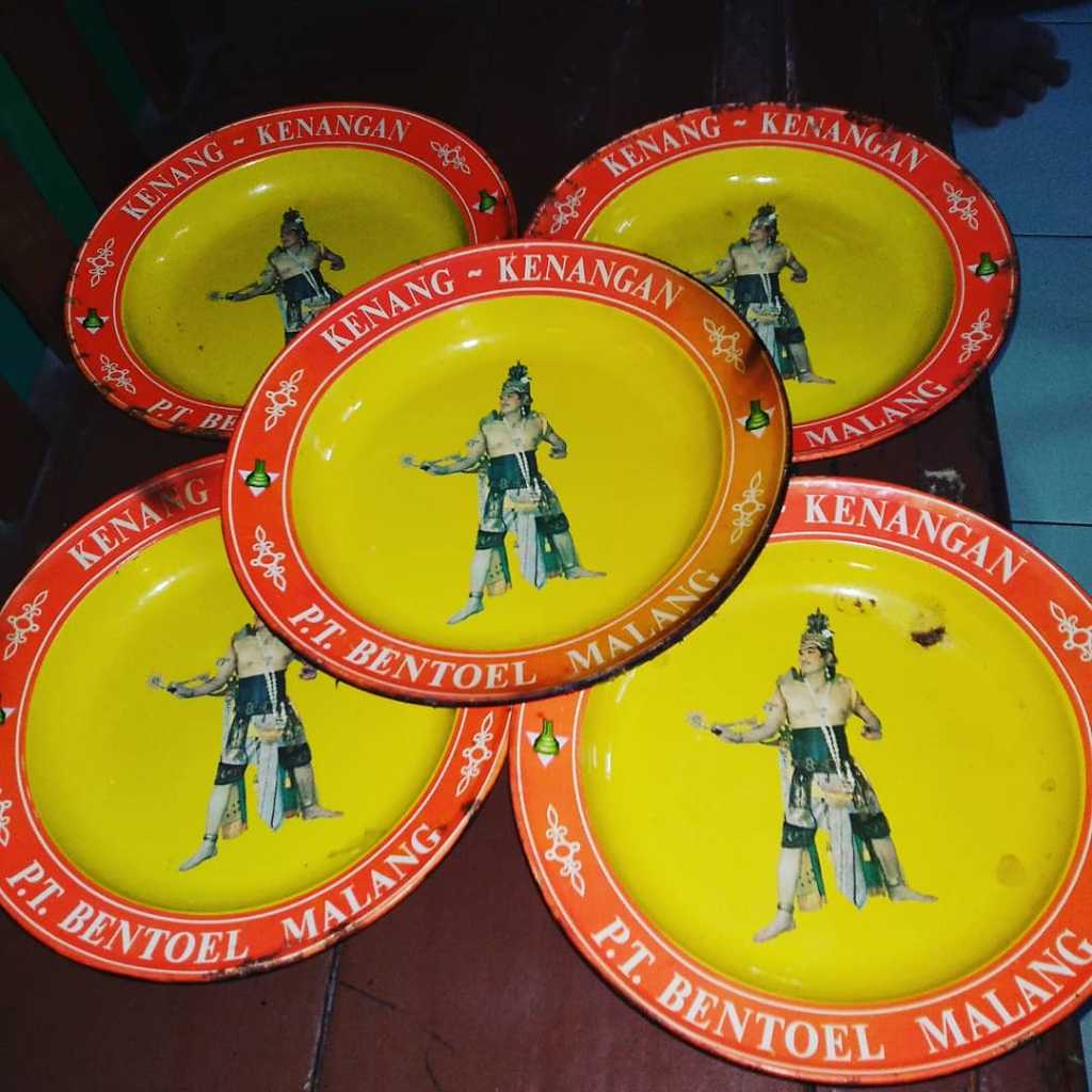 Piring Keramik Vintage