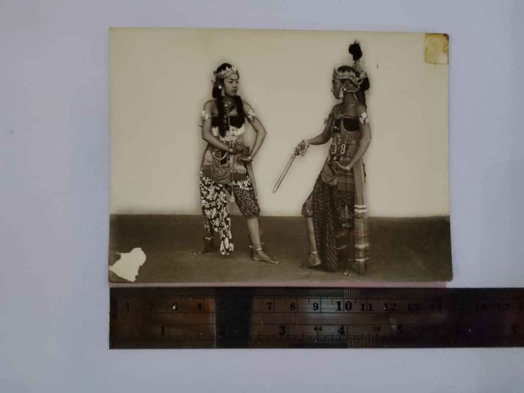 Foto Antik / Foto Kuno ; estimasi tahun 1900-an awal; ukuran 14,5 cm x 10,5cm