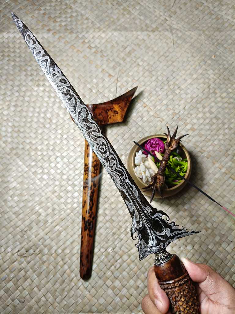 KERIS PUSAKA BERTUAH KARNO TINANDING PAMOR BHIRE/DAL(د) SUMENEP MADURA ELSUBHA