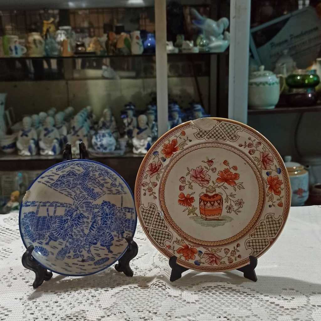 Piring Keramik Vintage