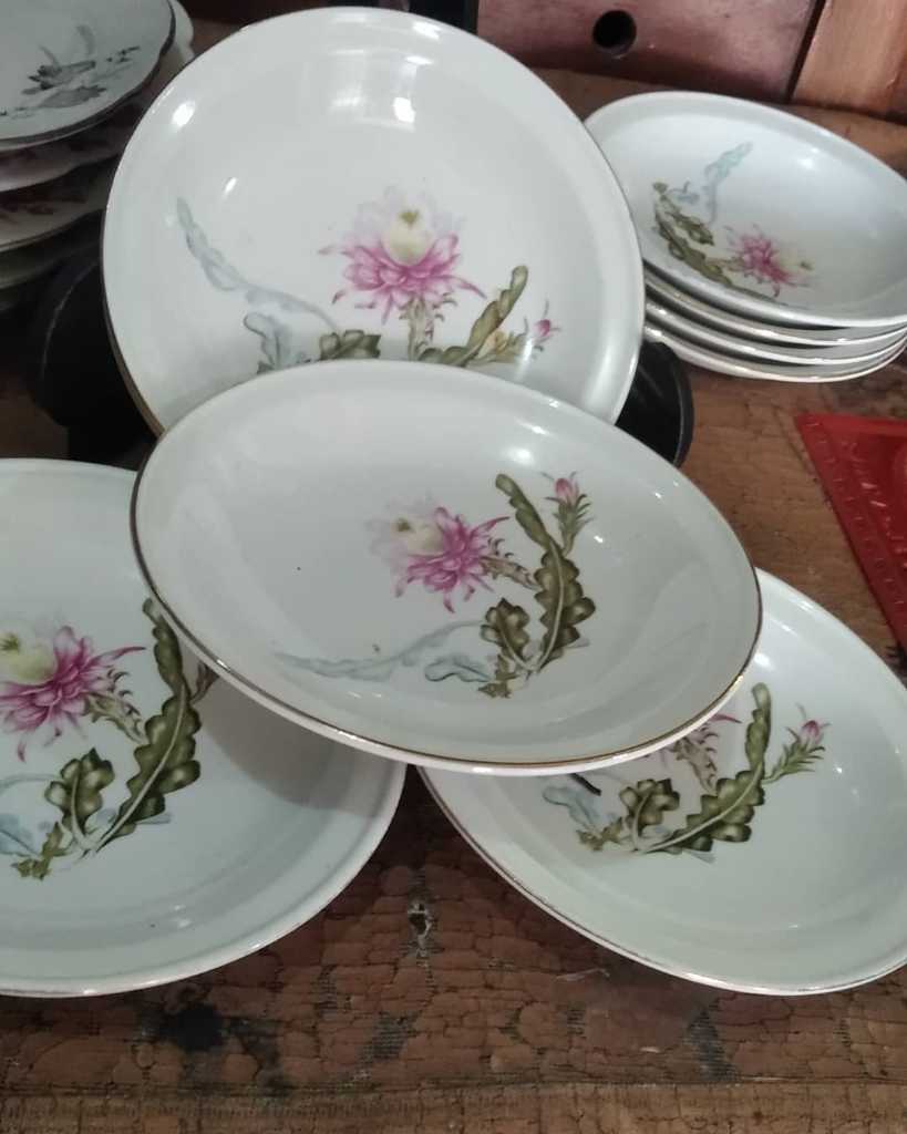 Piring Keramik Vintage