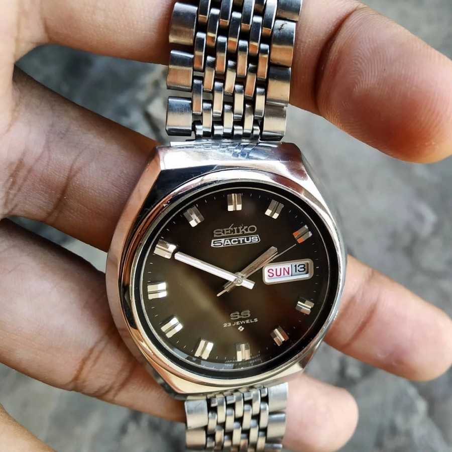 Seiko actus best sale ss 23 jewels