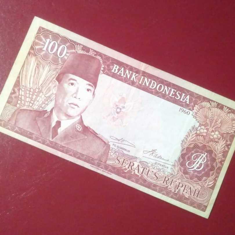 uang kuno 100 soekarno 1960 VF bagus