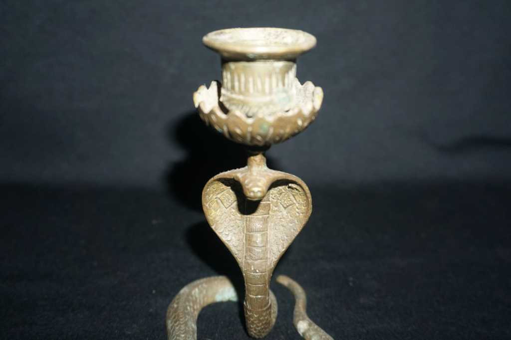 Tempat Lilin Kuningan