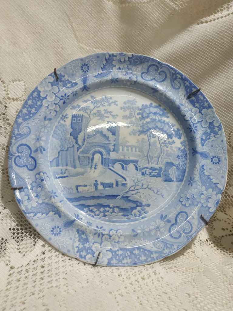 Piring Keramik Antik Eropa