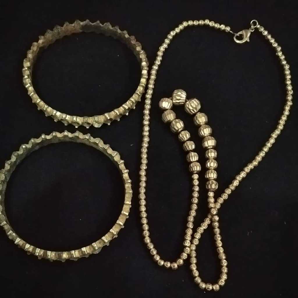 gelang Dan kalung kuningan