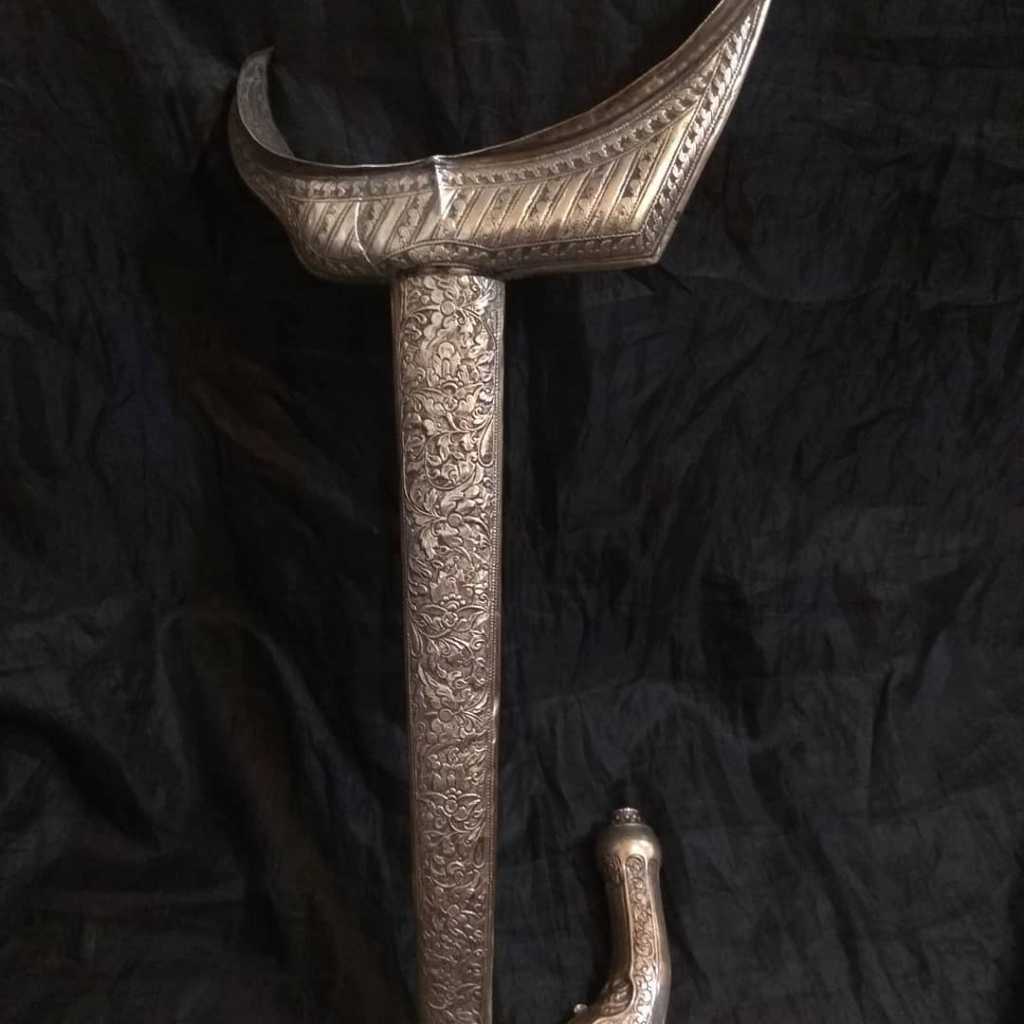 Warongko ukir Lapis perak.